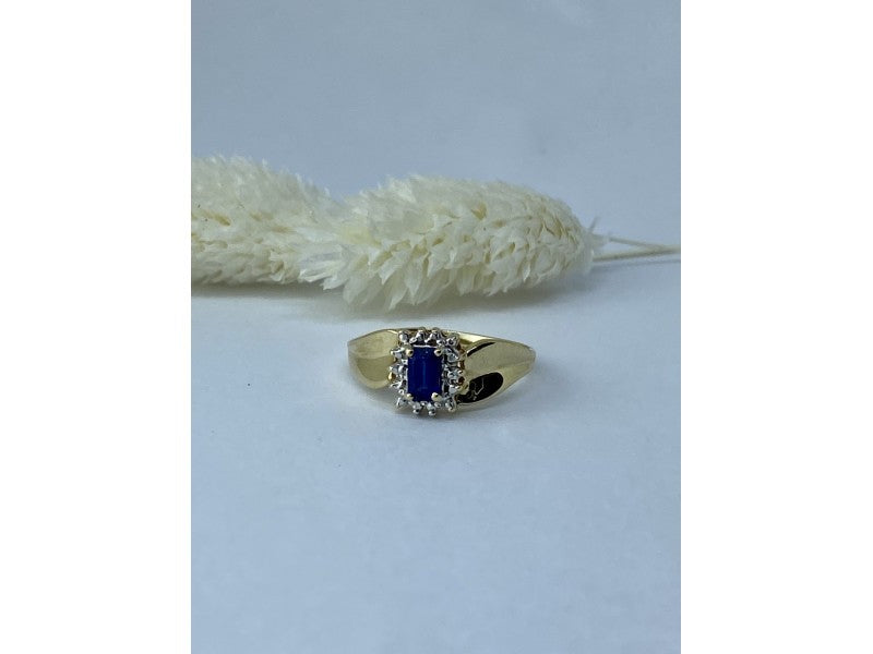 10K Yellow Gold Sapphire & Diamonds Ring Size 6.5
