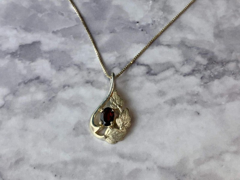 925 Sterling Silver Garnet Chain With Pendant Italy