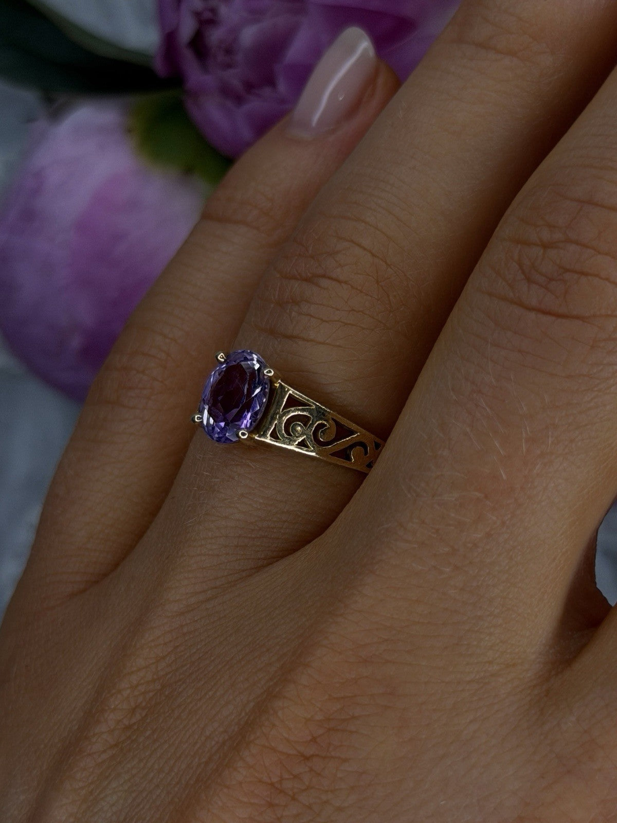 10K Yellow Gold Amethyst Filigree Design Ring Size 7.5