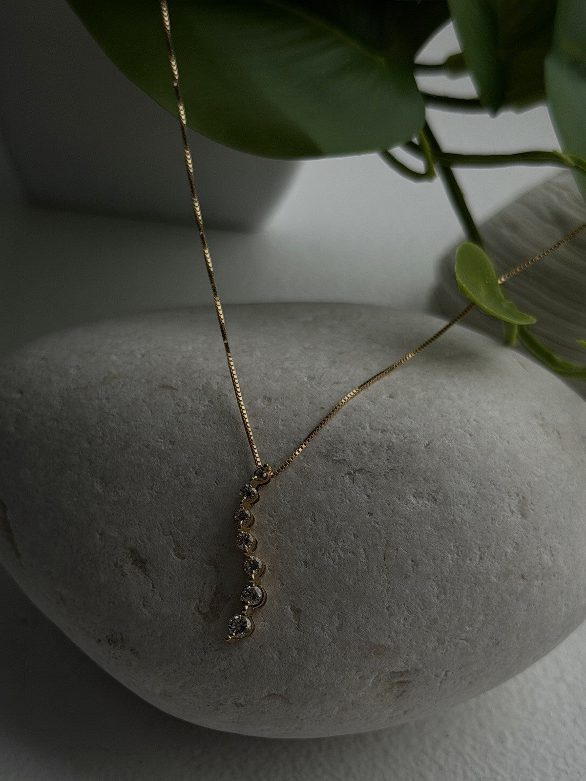 Elegant 14K Yellow Gold Diamond Necklace Length 18 inch