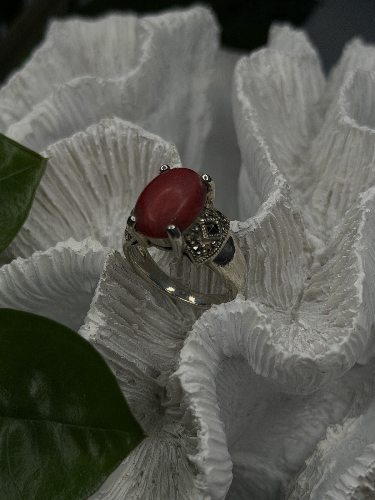 Vintage 925 Sterling Silver Red Jade & Marcasite Ring Size 6.5