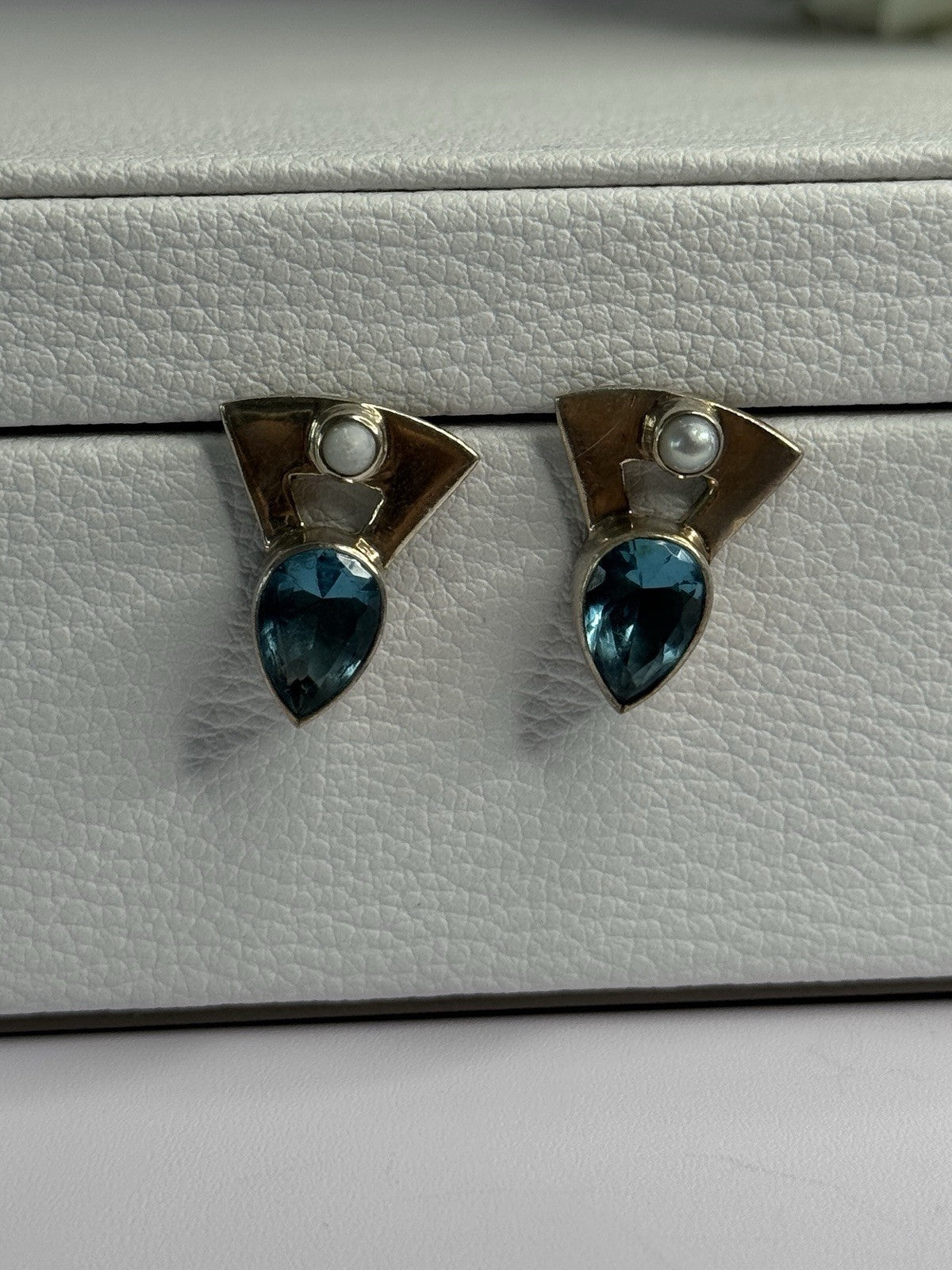 925 Sterling Silver Topaz & Pearl Earrings Length 0.70 Inch