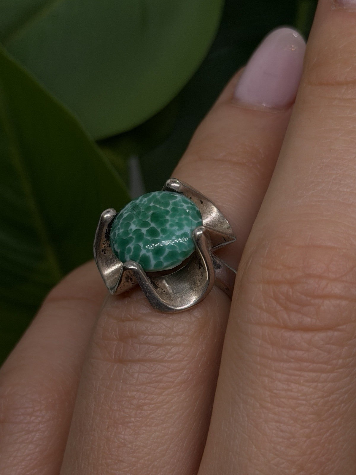 Vintage 925 Sterling Silver Green Peking Glass Stone Ring Size 6