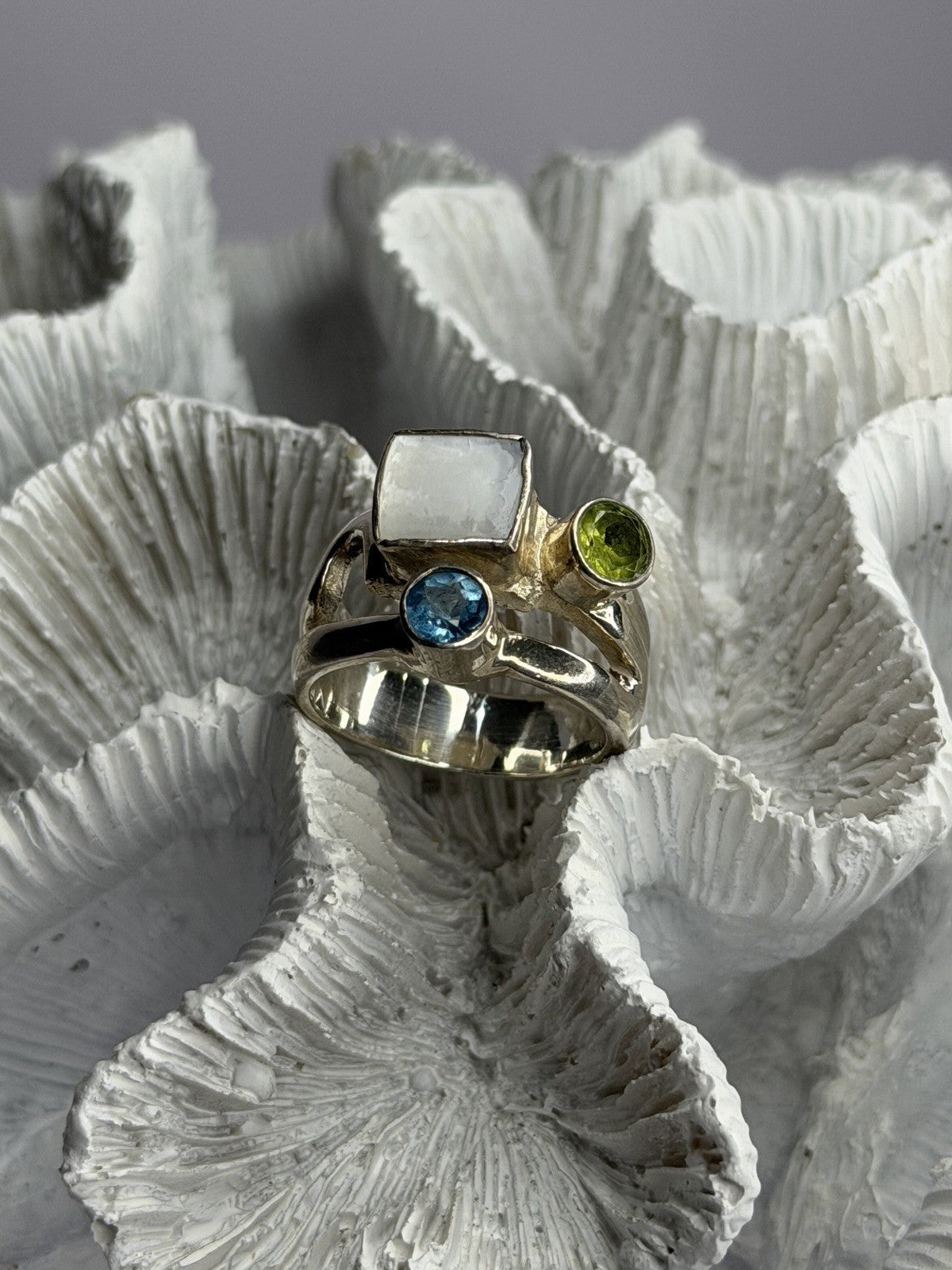 925 Sterling Silver Abalone &Peridot & Topaz Ring Size 8