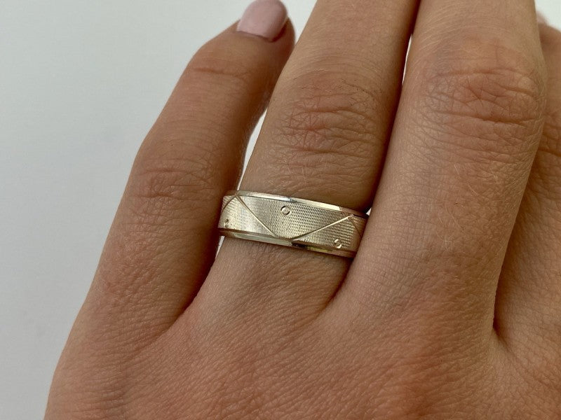 925 Sterling Silver Band Ring Size 7.5 Italy