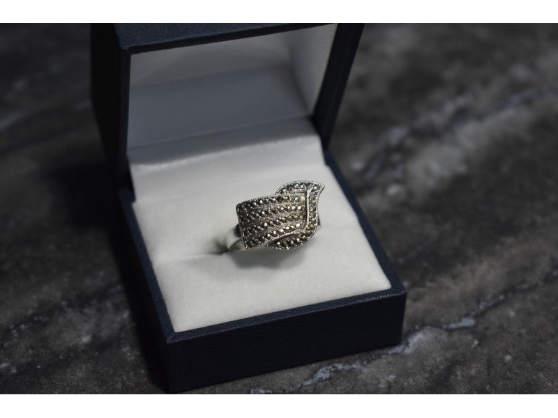 925 Sterling Silver Marcasites Ring Size 5.5