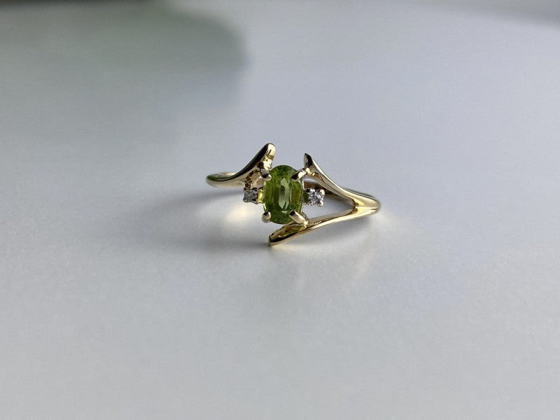 10K Yellow Gold Peridot & Diamonds Ring Size 7