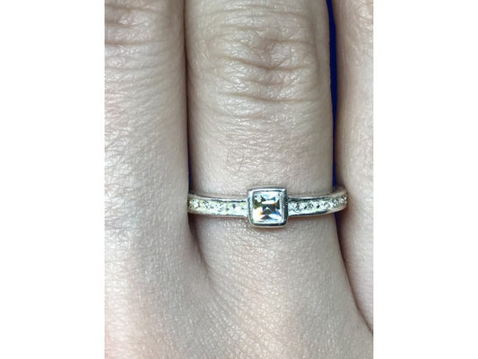 925 Sterling Silver CZ Ring Size 7