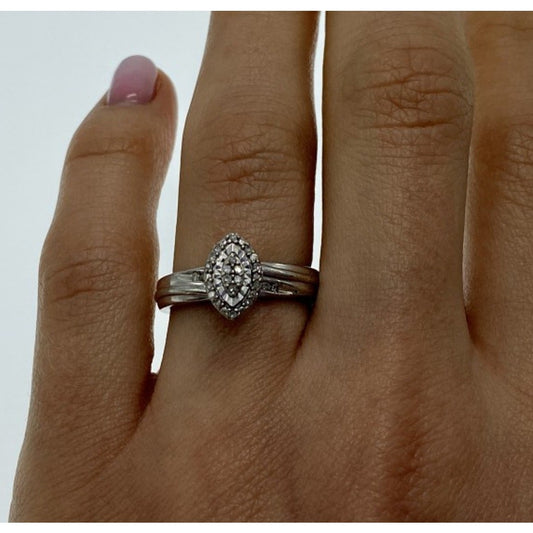 925 Sterling Silver White Sapphires Ring Size 7