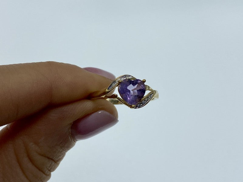 10K Yellow Gold Tourmaline & Diamonds Heart Ring Size 4.75