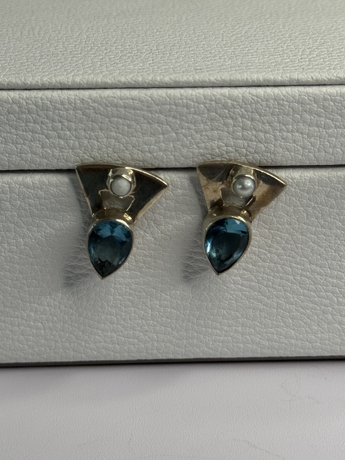 925 Sterling Silver Topaz & Pearl Earrings Length 0.70 Inch