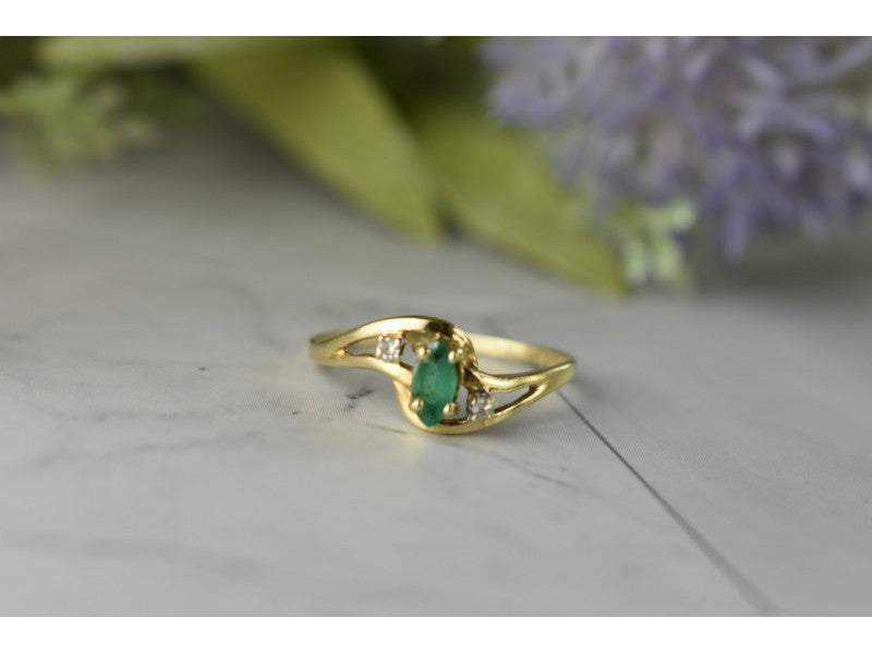 14K Yellow Gold Emerald & Diamonds Ring Size 8