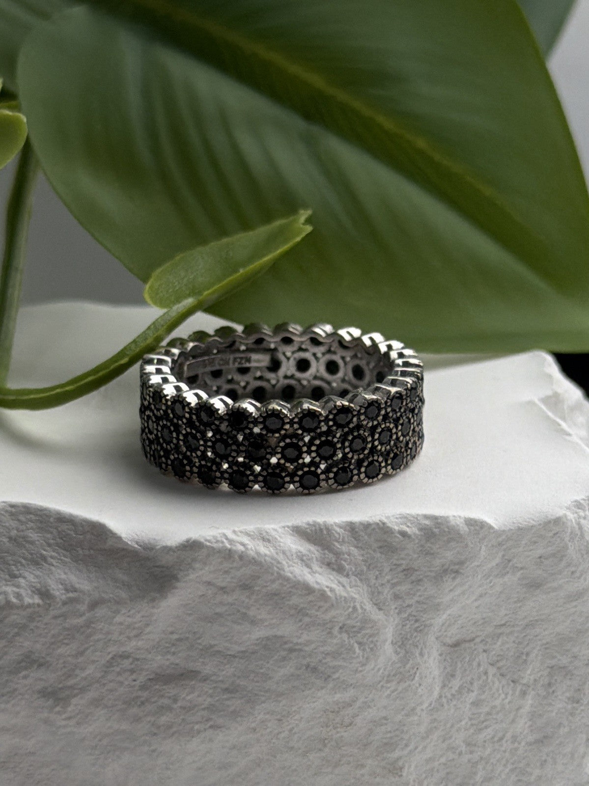 Vintage 925 Sterling Silver Black Spinel Band Ring Size 9