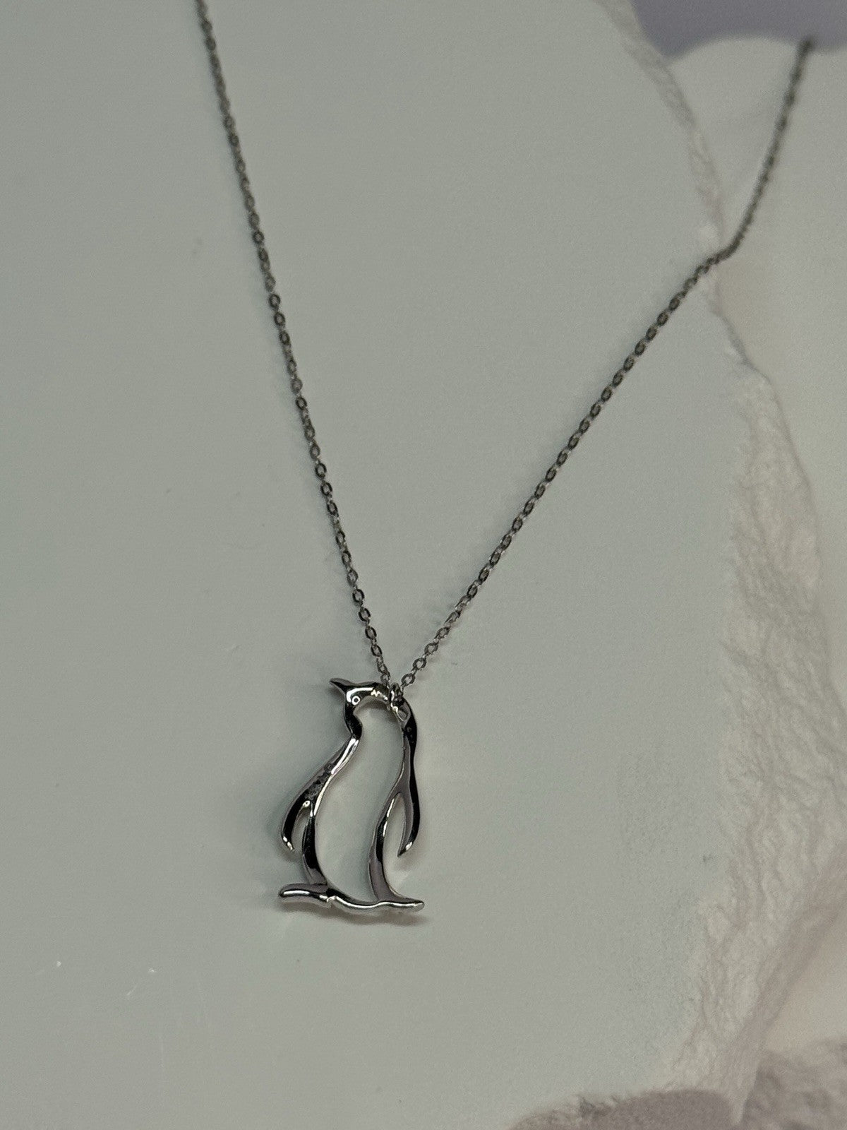 14K WHITE GOLD DIAMOND PENGUIN NECKLACE LENGTH 17 INCH