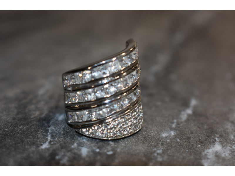 Beautiful 925 Sterling Silver CZ Ring Size 6.5