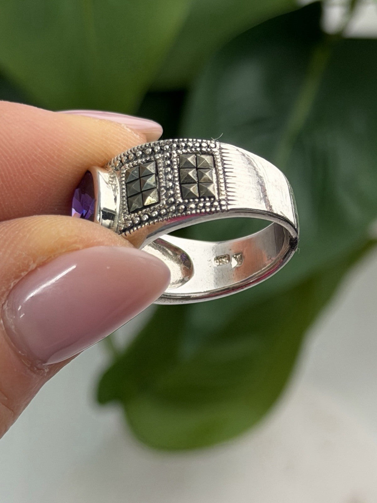 925 Sterling Silver Amethyst & Marcasite Ring Size 6.5