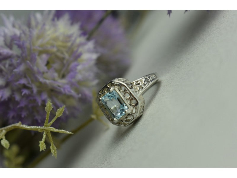 925 Sterling Silver Blue Spinel Openwork Ring Size 6
