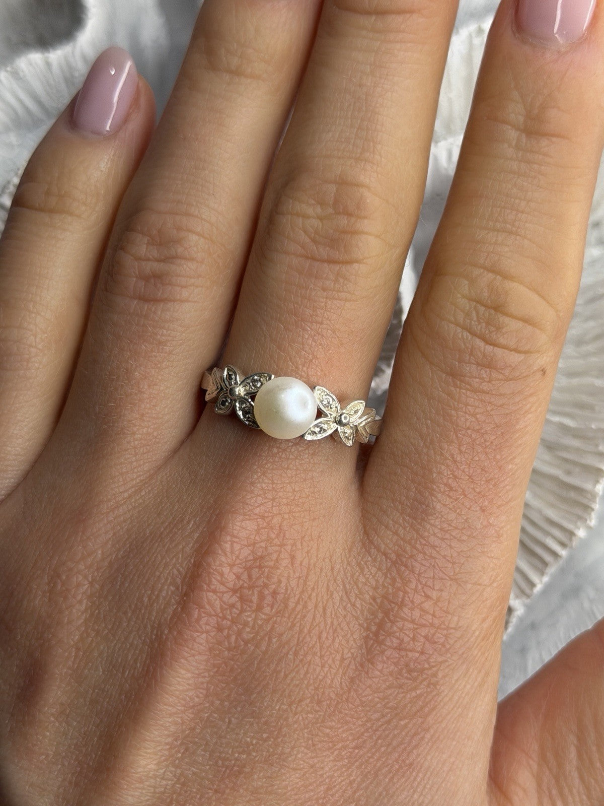 Lovely 925 Sterling Silver Pearl & Beryl Ring Size 10