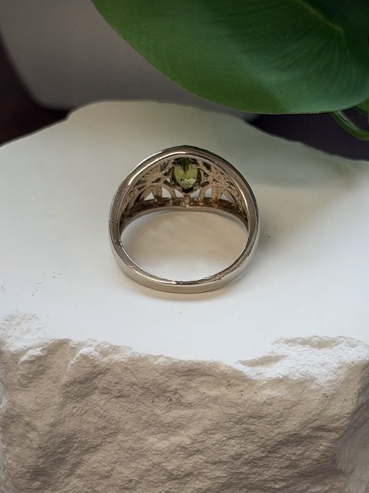 925 Sterling Silver Marquise Cut Peridot Art Nouveau Filigree Ring Size 8