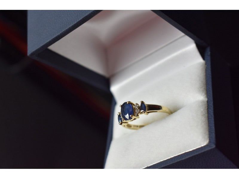 14K Yellow Gold Sapphire & Diamonds Ring Size 7