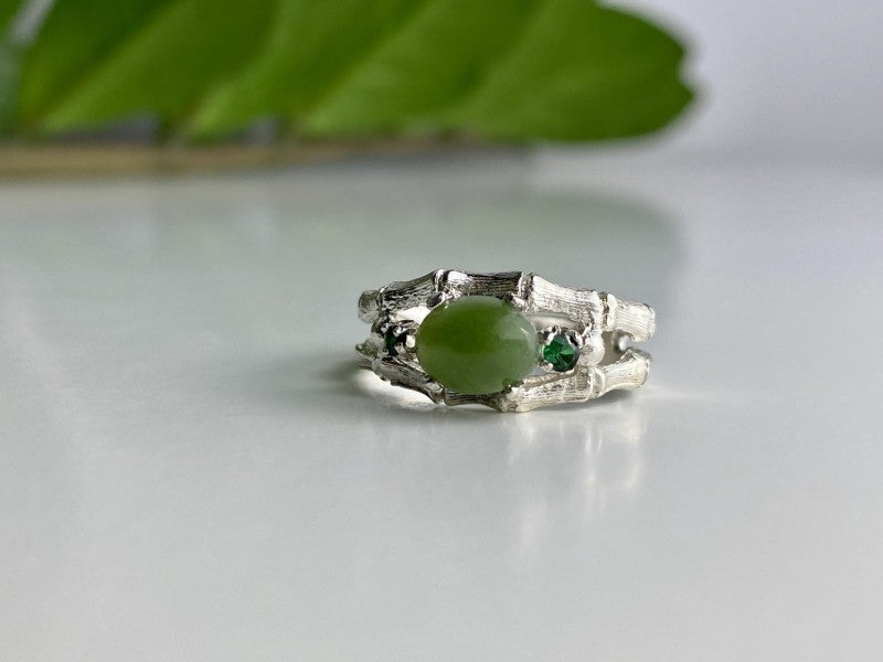 925 Sterling Silver Nephrite ( Jade ) & Emeralds Ring Size 8