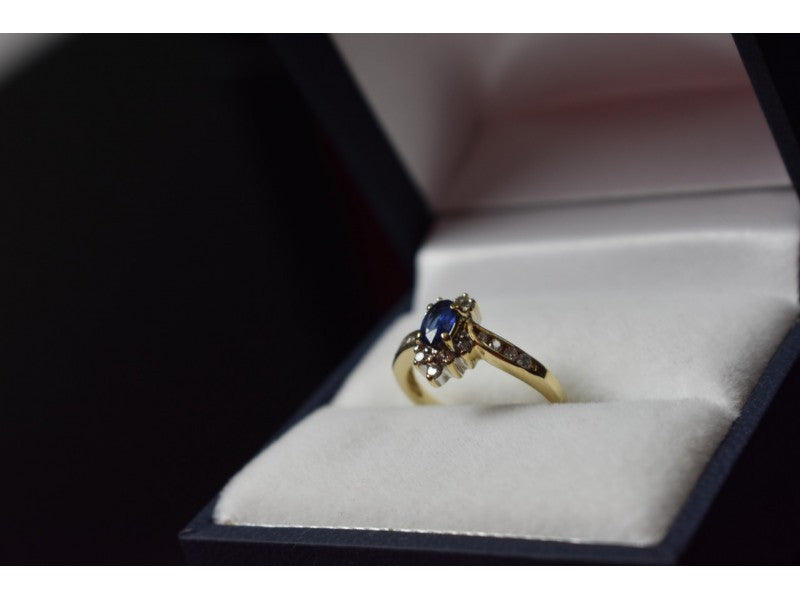 10K Yellow Gold Blue Sapphire & Diamonds Ring Size 5