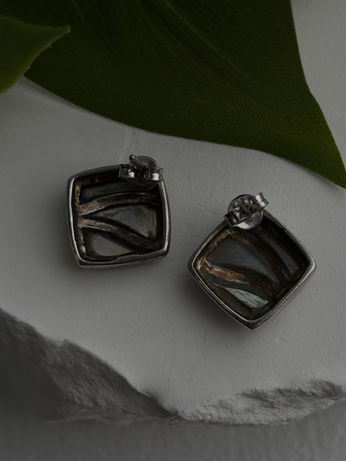 Vintage Modernist Retro 925 Sterling Silver Dark Mother of Pearl Earrings