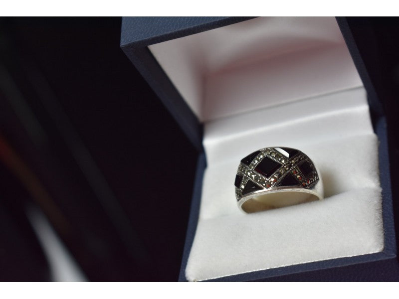 925 Sterling Silver Black Nephrite & Marcasites Ring Size 8