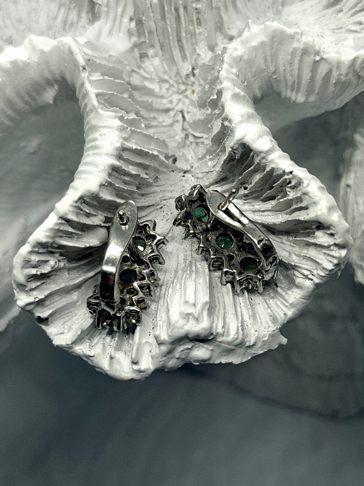 Floral Design 925 Sterling Silver Emerald & White Topaz Earrings