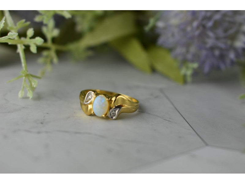 14K Yellow Gold Opal & Diamonds Ring Size 8