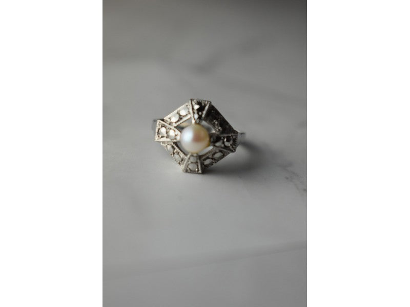 925 Sterling Silver Pearl and Marcasites Ring Size 6.5
