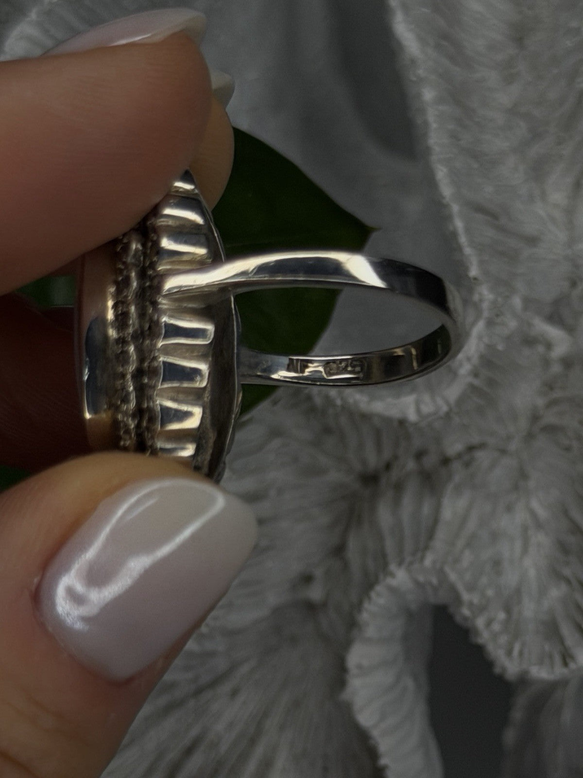 Elegant Vintage 925 Sterling Silver White Abalone & Marcasite Ring Size 9