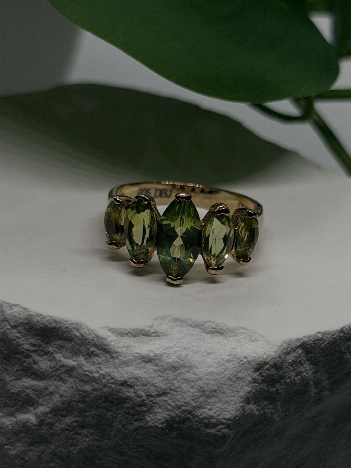 925 Sterling Silver Yellow Gold Green Peridot Plated Ring Size 6