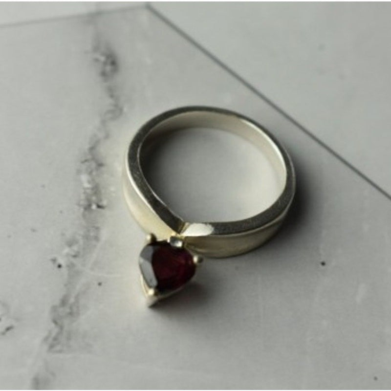 925 Sterling Silver Almandine "Heart" Ring Size 6