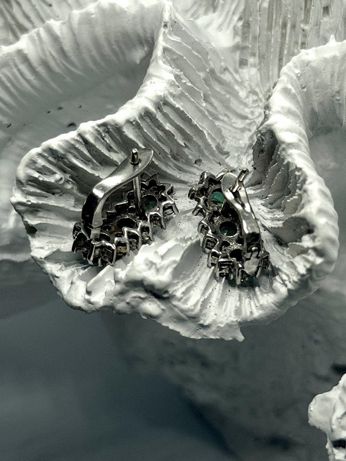 Floral Design 925 Sterling Silver Emerald & White Topaz Earrings