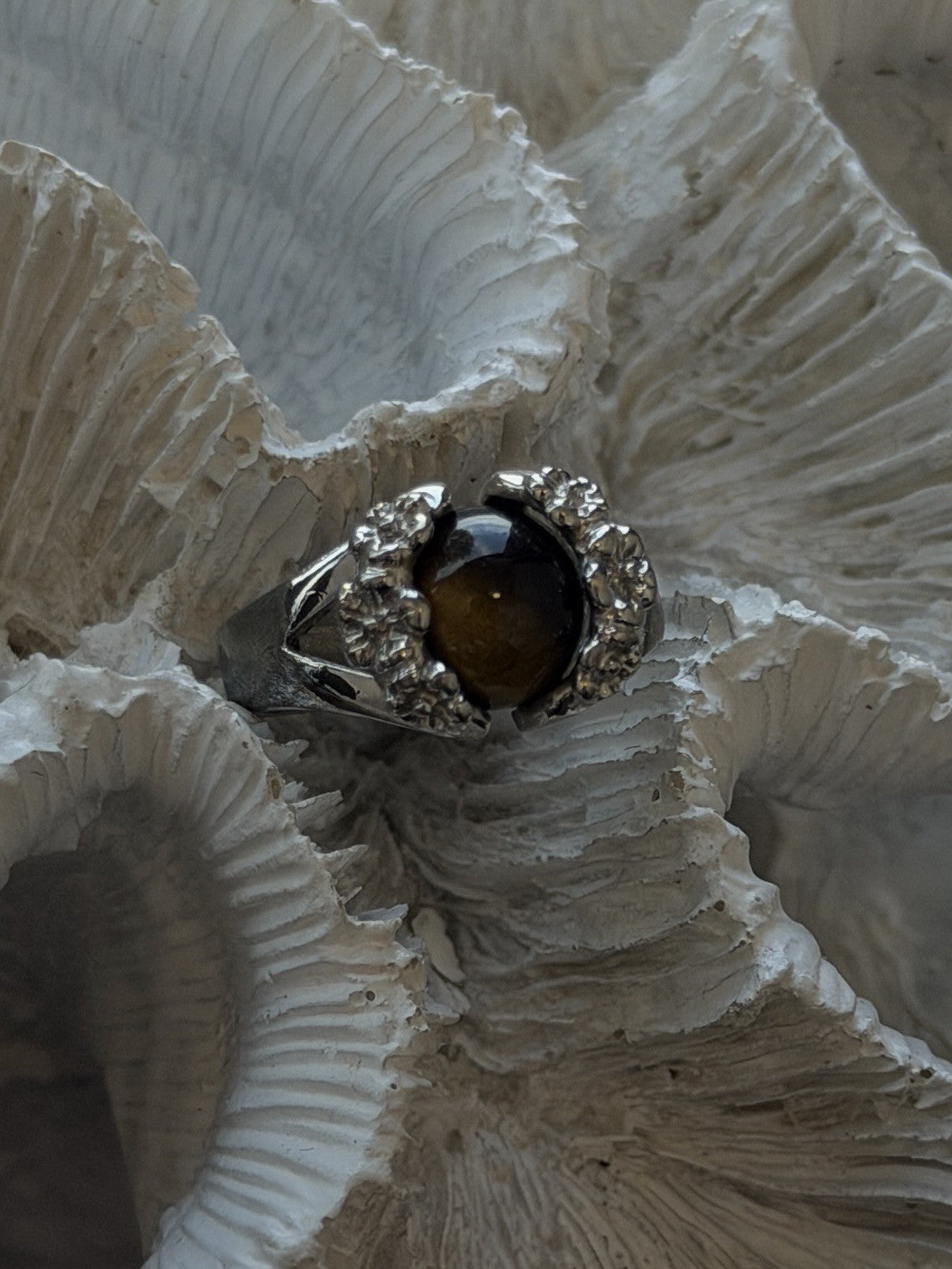 925 Sterling Silver Tigers Eye Lovely Flowers Design Ring Size 5.5