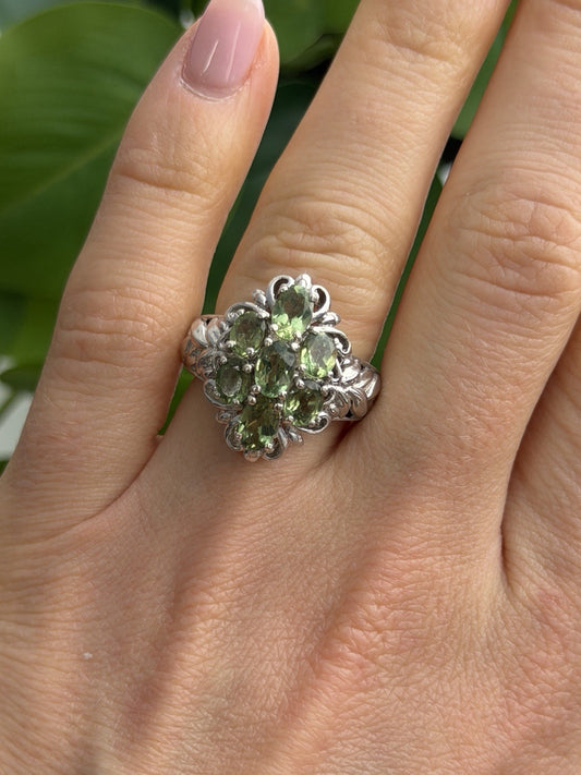 Elegant 925 Sterling Silver Peridot Ring Size 7