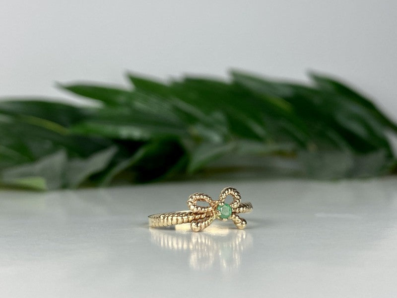 10K Yellow Gold Emerald BOW Ring Size 7.25