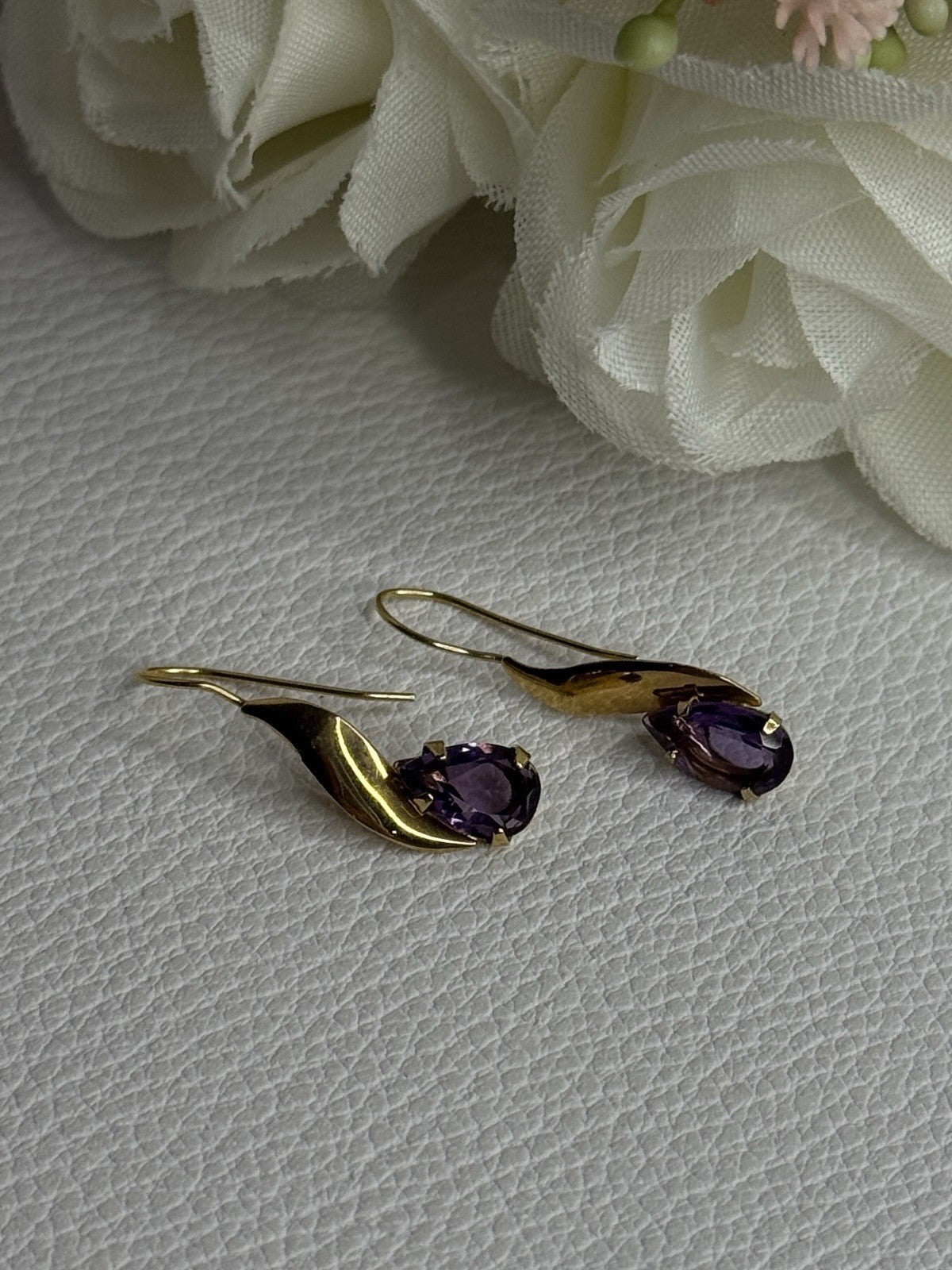 14K Yellow Gold Amethyst Earrings Length 0.90 inch