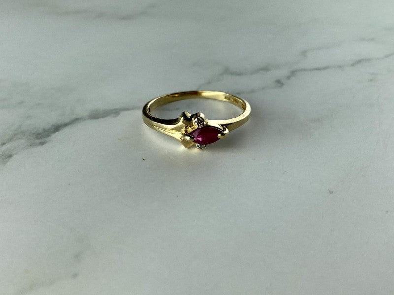 10K Yellow Gold Ruby & Diamonds Ring Size 6.75