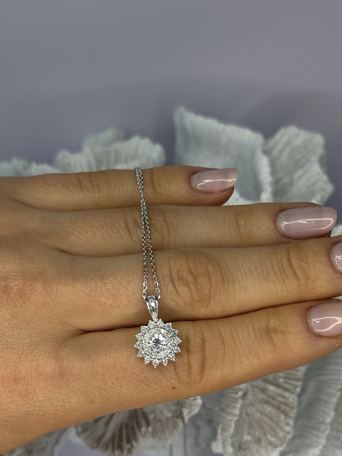 14K WHITE GOLD DIAMOND FLOWER 0.85 CARAT NECKLACE LENGTH 18 INCH