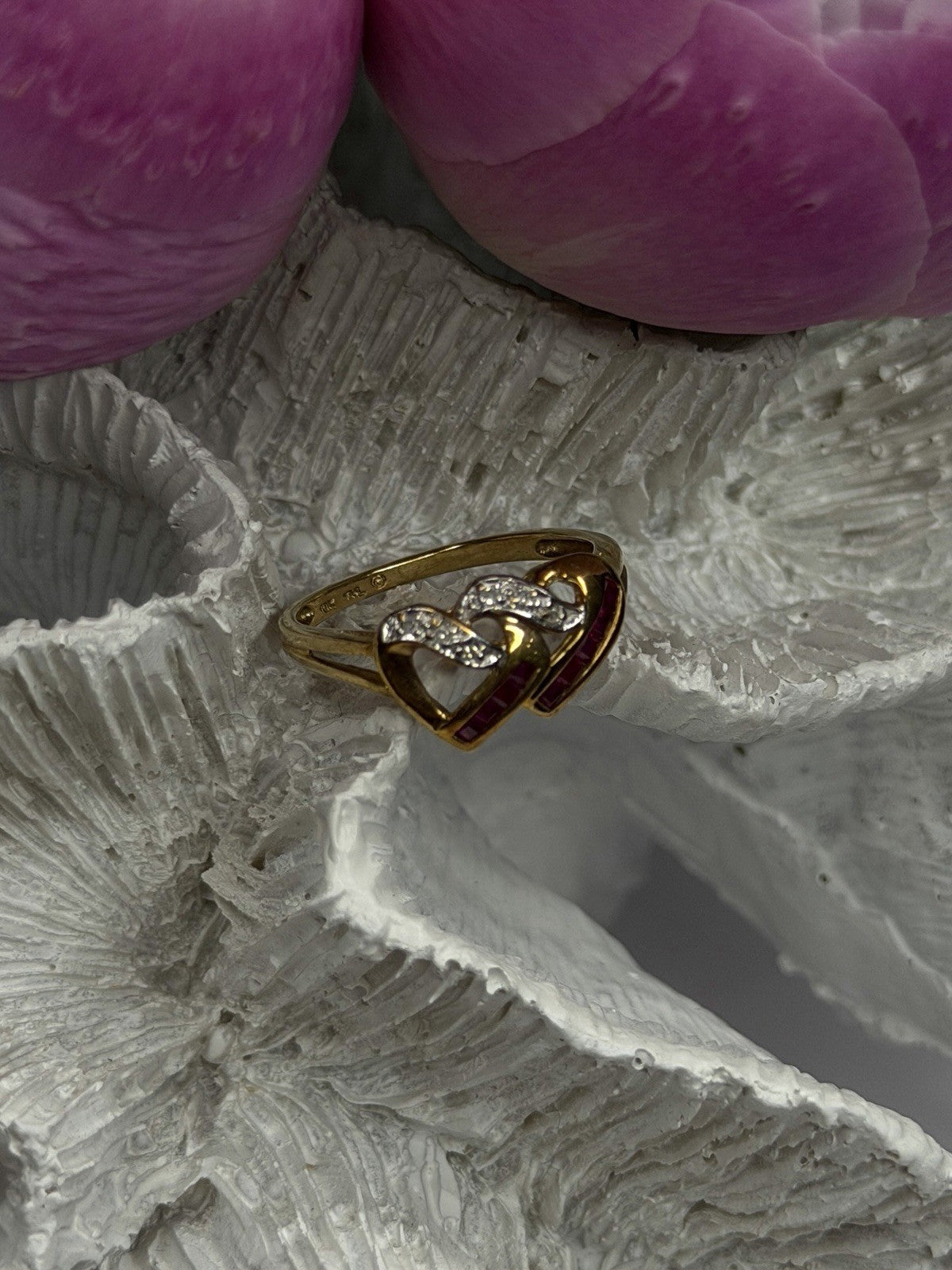 10K Yellow Gold Ruby Diamond Hearts Ring Size 7