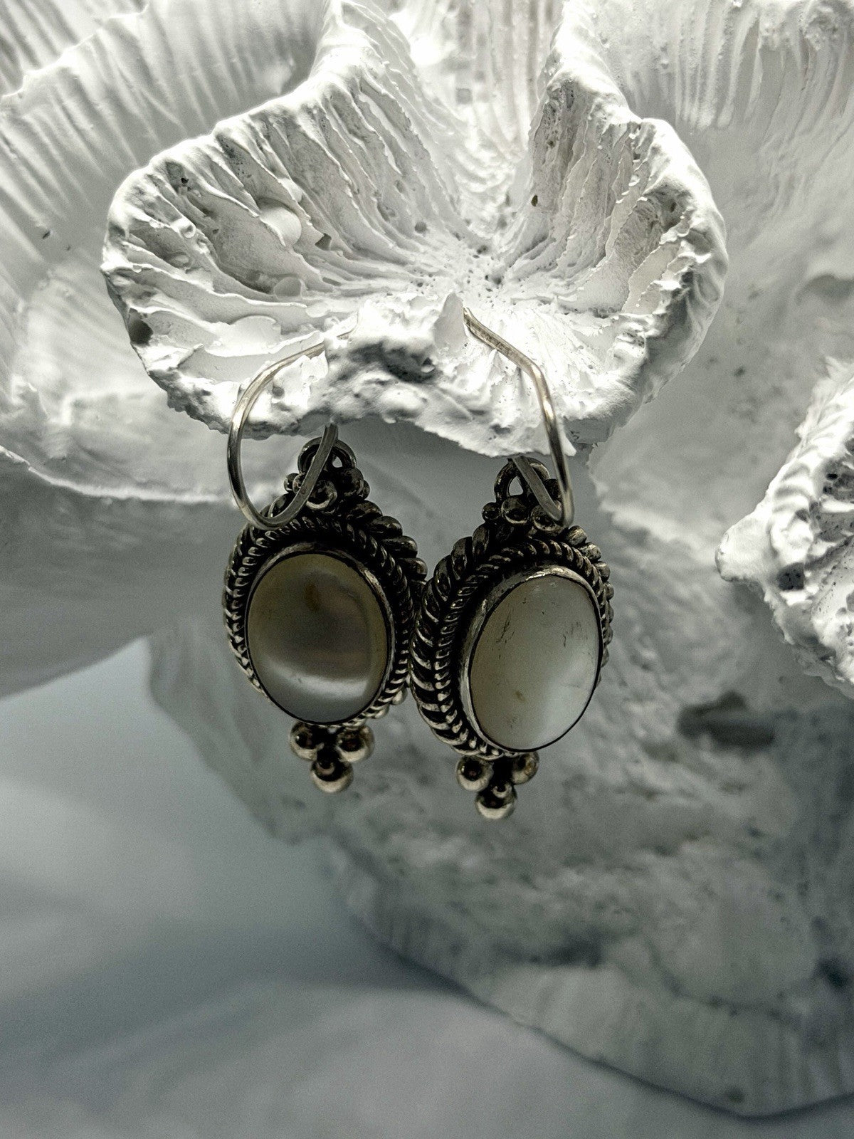 Vintage 925 Sterling Silver Mother of Pearl Oval Dangle Earrings