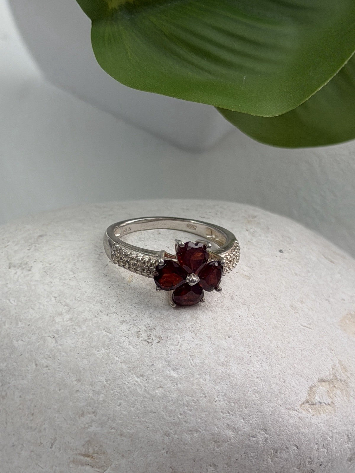 925 Sterling Silver Garnet Heart Flower Ring Size 7.5