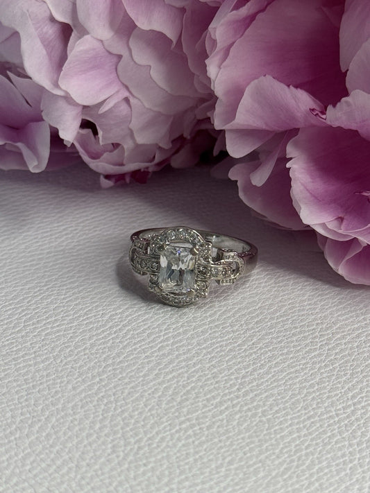 Beautiful 925 Sterling Silver CZ Ring Size 10