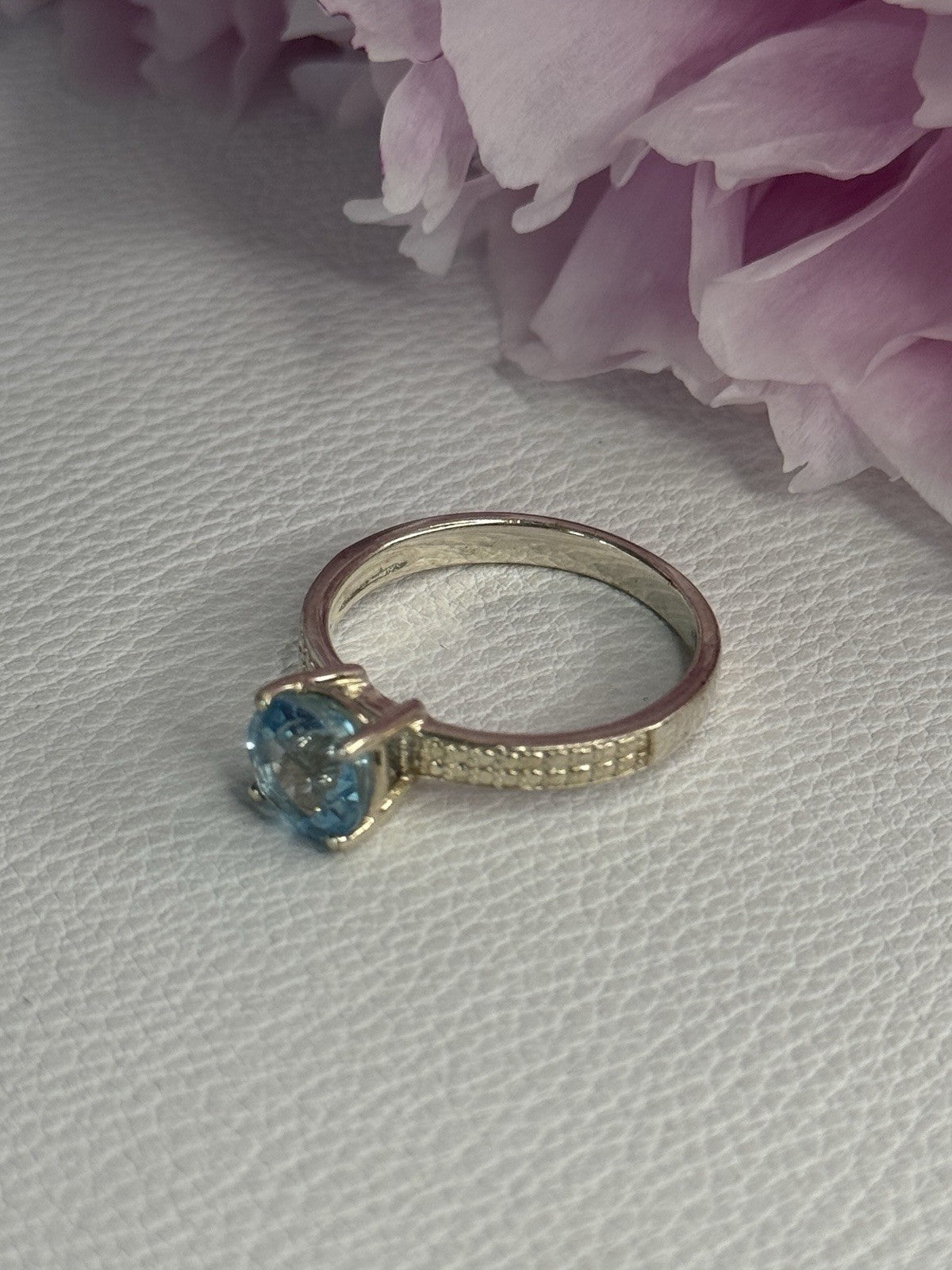 Beautiful 925 Sterling Silver Topaz Ring Size 10