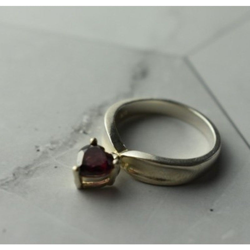 925 Sterling Silver Almandine "Heart" Ring Size 6