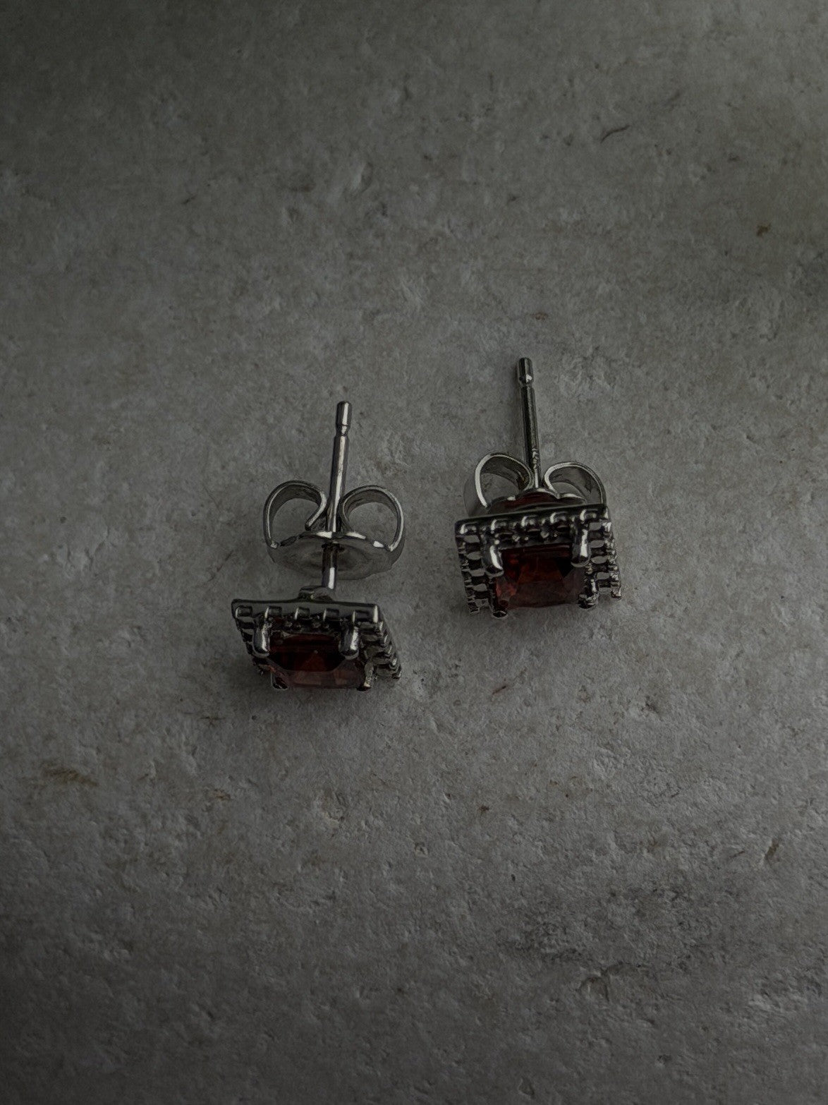 Lovely 10K White Gold Stud Red Garnet Earrings