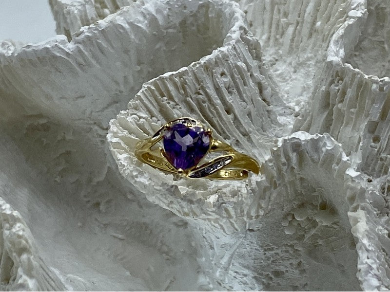 10K Yellow Gold Tourmaline & Diamonds Heart Ring Size 4.75