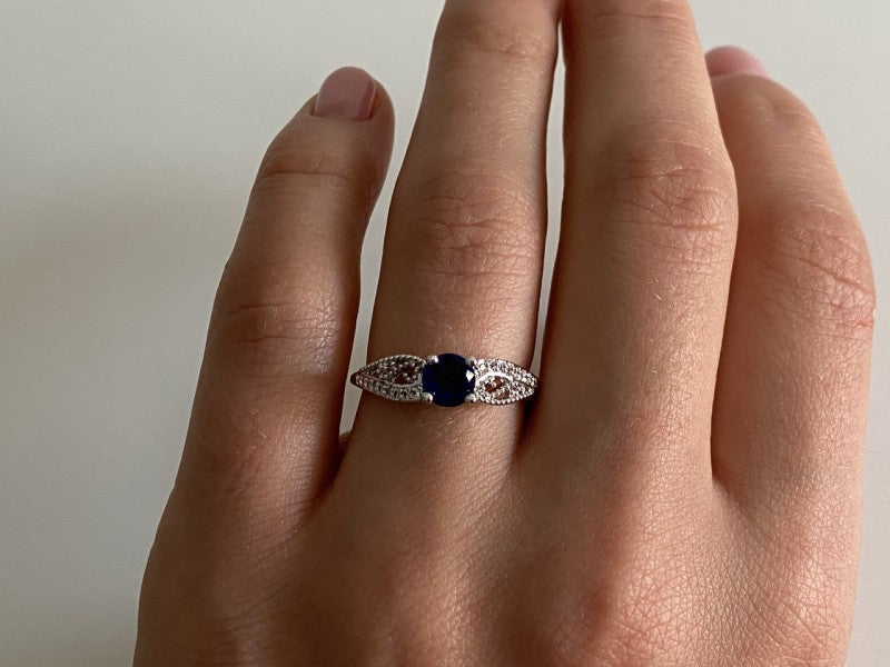 925 Sterling Silver Blue & White CZ Ring Size 7